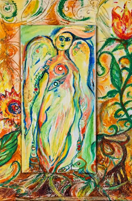 Gemälde eines Engels in Grün, Gelb und Orange, umrahmt von Blüten und Ranken